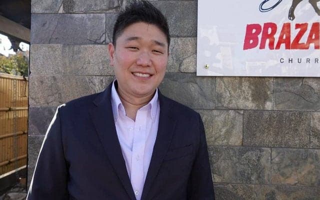 逮捕から2年…「球団に恩返ししたい」　シュラスコを焼く元ヤクルト右腕の“夢”