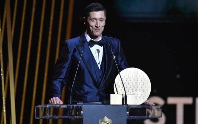 「ファンがいなければ個人賞は受賞できない」新設の「ストライカー・オブ・ザ・イヤー」を受賞したレヴァンドフスキが感謝