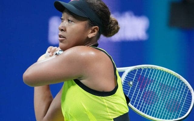 大坂なおみがラケットからバットに握り替えて野球に挑戦! 快音響かせるも「何かがおかしい」