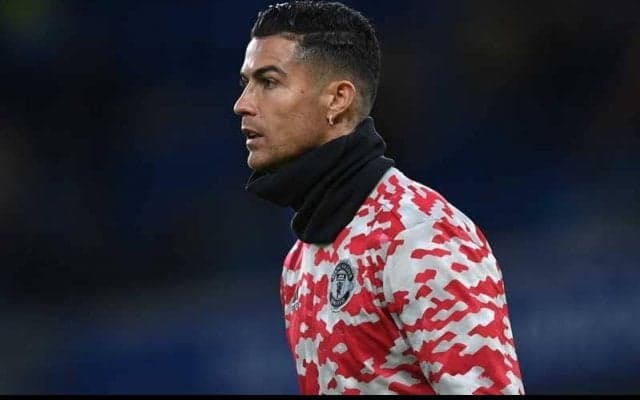 パンツ一丁のC・ロナウドが登場、メッシも思わず吹いたバロンドール授賞式の演出が波紋「一体なぜ？」