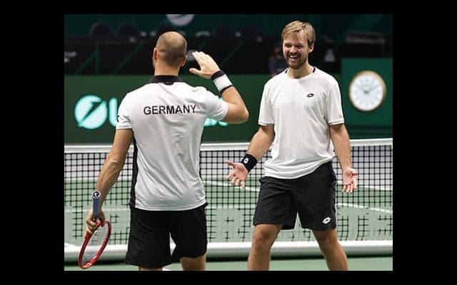 ズベレフ不在のドイツ 激闘制し4強