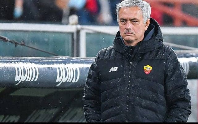 モウリーニョ監督が白血病と闘いながら指揮するミハイロビッチ監督に敬意「信じられないほどの勇気と強さを示した」