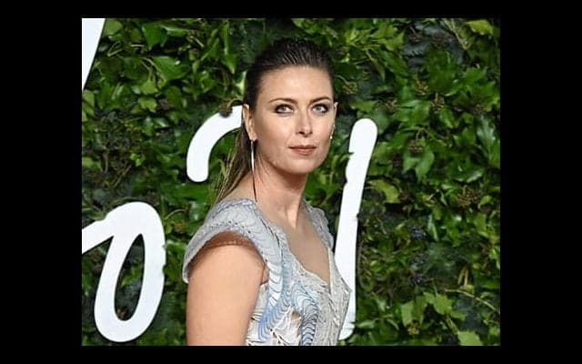  シャラポワ 特別なドレスを披露 