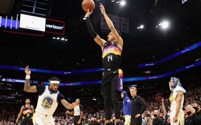サンズがチーム記録タイの17連勝を達成！　ブレイザーズは連敗ストップ／NBA