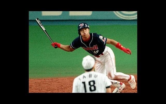 ルーキー岩村明憲に「ユニフォームを脱げ」。ヤクルト二軍監督の八重樫幸雄が告げた理由