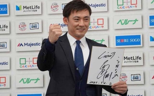 西武・栗山巧、900万円増の1億7900万円でサイン　今季は2000安打達成
