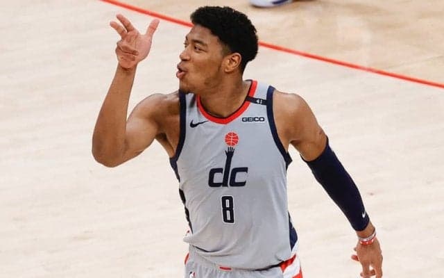 八村塁がウルブズ戦をベンチで観戦…指揮官・チームメートは「戻ってきてうれしい」