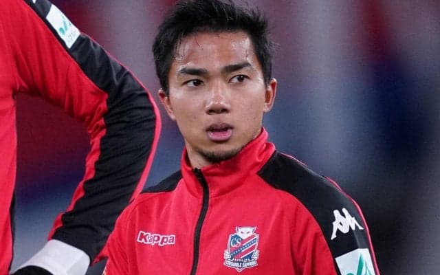 「たまにいる」札幌・チャナティップが雪の中でも半袖短パンの中島大嘉とツーショット、見ている方が「寒いって」