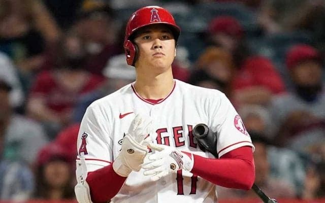 大谷翔平、死球直後の“鋭い眼光”に米興奮「怒ったオオタニの方がいい」「この感情」【二刀流の衝撃2021】