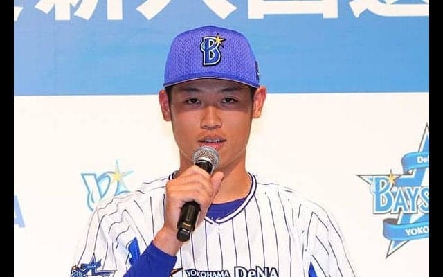 「大きく輝かせてくれる」DeNAドラ1右腕に18番、三浦監督が“即決”した理由