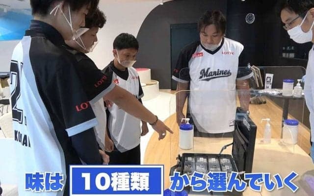 里崎智也氏がいきなり登場　ロッテスピリーグ選手の“専用ガム作り映像”を球団が公開