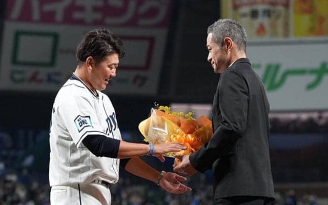 イチロー氏のサプライズ登場に松坂大輔が号泣　花束贈呈→颯爽退場にスタンドも騒然