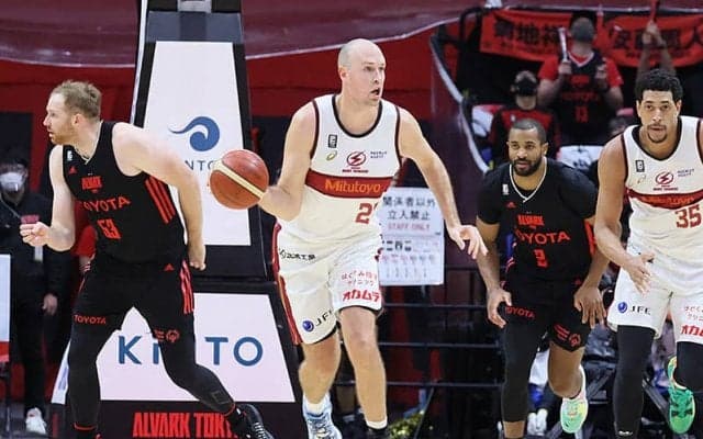 首位攻防戦を制したのは川崎…藤井&ファジーカスが躍動し、A東京に完勝