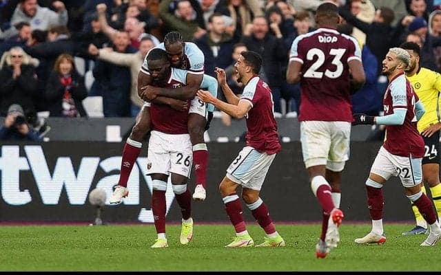 伏兵マズアクの逆転弾でハマーズが4戦ぶりの白星!　チェルシーは公式戦13戦ぶりの黒星で首位陥落の危機に…《プレミアリーグ》