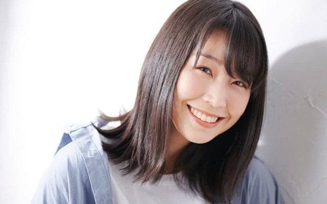 カメラも揺れる強烈スイングの破壊力　HR量産してきたアクション女優の“原点”