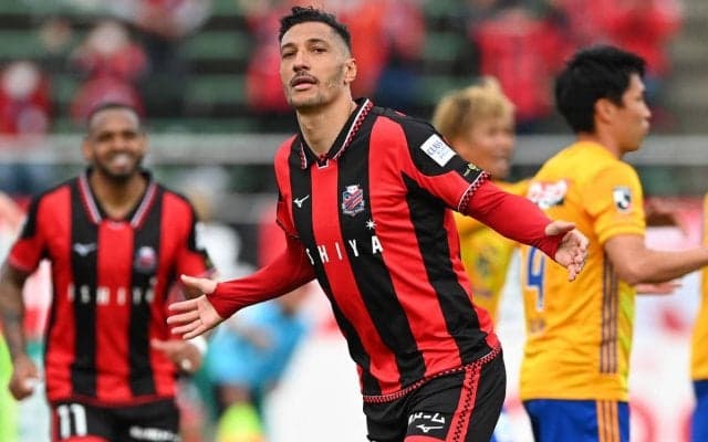 札幌退団のジェイが早速解説の仕事！ 古巣の試合を担当し「素晴らしい！」とファンも称賛