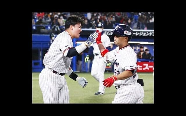 高津臣吾監督「いろいろな方針や目的がある」。ヤクルトが日本一で証明したチームビジョンと青木宣親が語っていた理想の野球