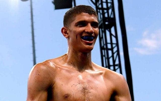 198cm70kgの規格外ボクサー、避けきれない“伸びる左”に米驚愕「もう少しで首飛ぶ」