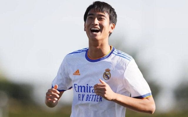 レアル・マドリードの18歳日本人MF・中井卓大が魅せた驚異のテクニック｢連続高速ダブルタッチ｣