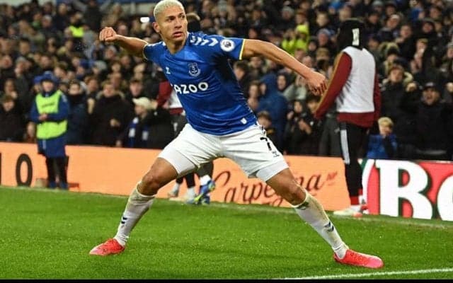 「実質ハットトリック」三度目の正直でゴール認められたリシャルリソンに称賛の言葉「精神力バケモン」