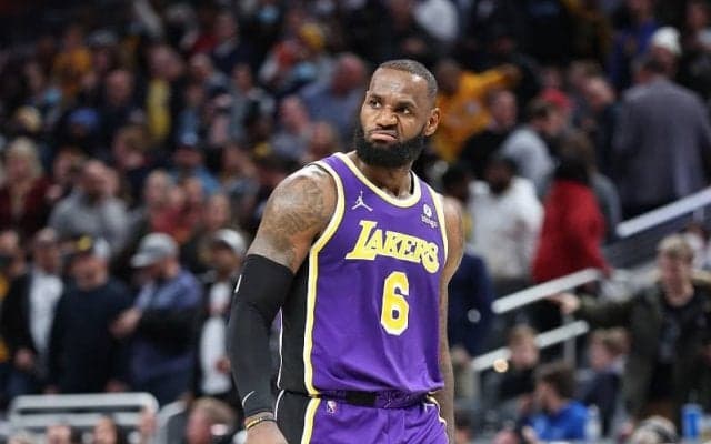 指揮官交代の噂にレブロンは「俺たち選手たちが、もっといい仕事をしなきゃいけない」