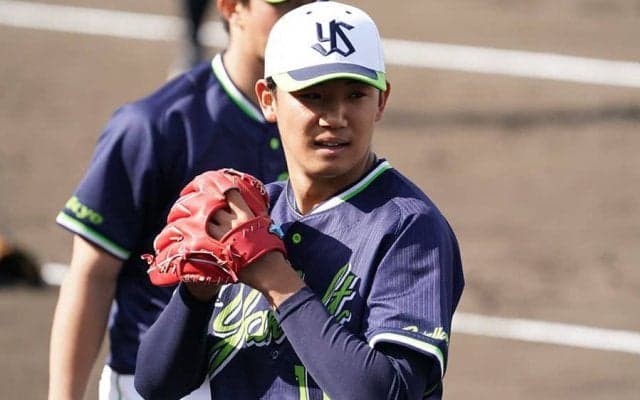 「肘を上げて」投げる感覚を掴むには？　ヤクルト奥川恭伸が“メンコ”練習法を公開