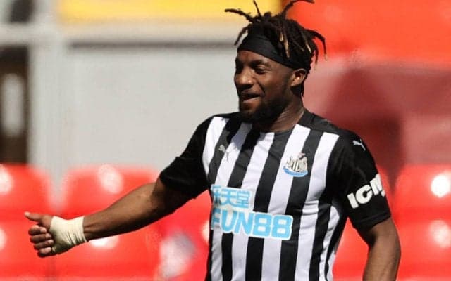 サン=マクシマンが30年戦士のサポーターに粋なサプライズ！ 30万円の高級腕時計をプレゼント！