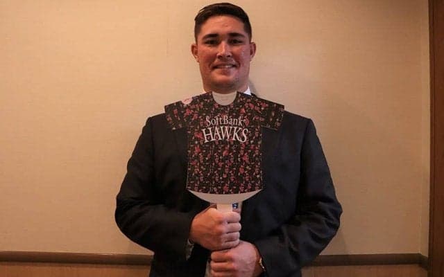 鷹、来季の「タカガールユニ」SNS投票を実施　4種類のデザインから1つ選出