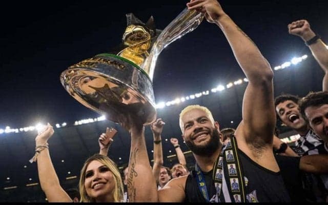 タトゥーを無料でプレゼント！セリエA優勝のブラジルクラブのお返しにサポーターが長蛇の列