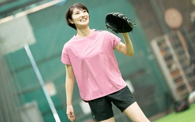 観客は「またタレントか、みたいな雰囲気」　“本格投球”で度肝抜いた女優の快感