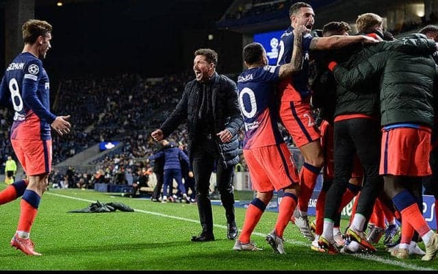 不屈アトレティコが最下位からの逆転で三つ巴の争い制す!　グリーズマン躍動で退場者4人出たポルトとの乱戦制す《CL》