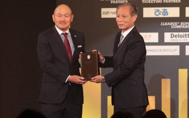 J2初昇格の岩手、優秀監督賞の秋田豊監督の続投を発表「もっと大きな夢を与えられるよう」