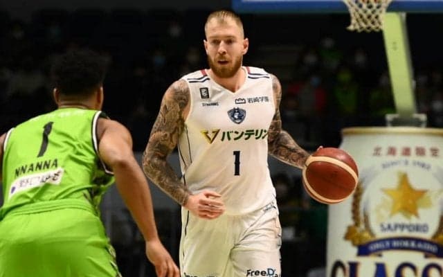 パトリック・アウダに1試合出場停止の追加処分…北海道戦でスポンサー看板を蹴り飛ばす