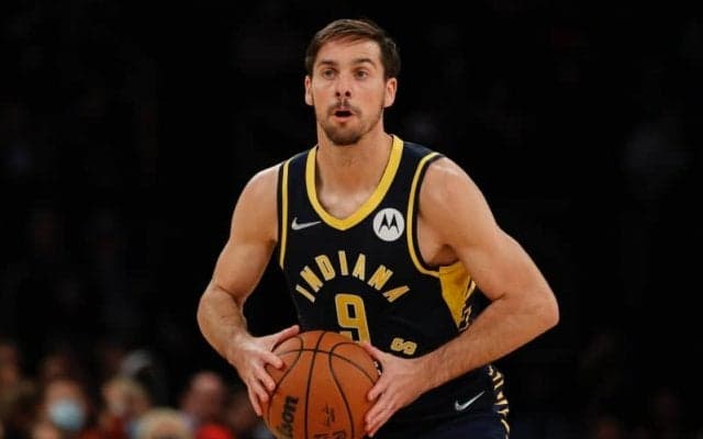 ペイサーズのTJ・マッコネルが右手首を手術…最低3カ月は離脱か