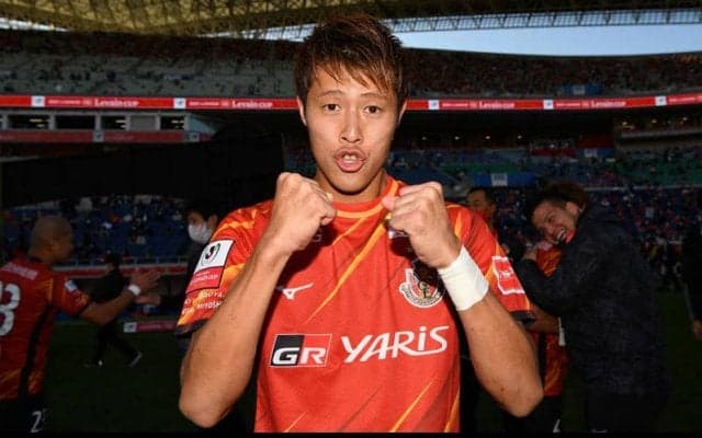 「女将、若旦那感が凄い」名古屋FW柿谷曜一朗とタレントの丸高愛実さんが和装ツーショットを披露! 結婚5周年をファンも祝福「お似合いなおふたり」