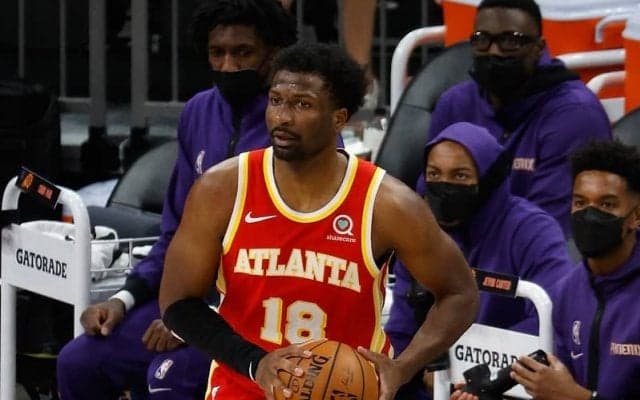 ホークスのフォワード、ソロモン・ヒルが右ハムストリングの腱の断裂により今季絶望