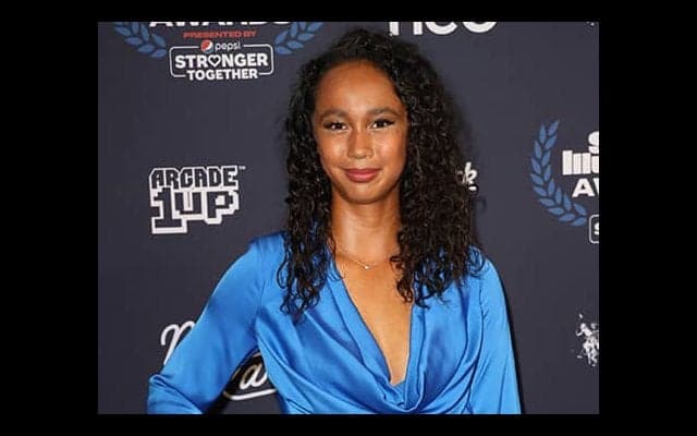 フェルナンデス ドレス姿披露