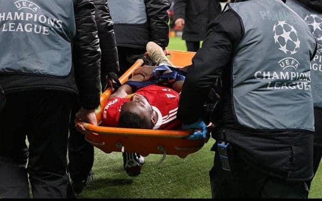 ワン＝ビサカが看板激突で負傷退場…ラングニック「2箇所を打撲」