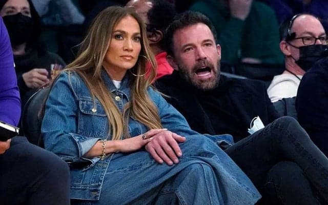 レブロン背後に超大物カップル　ジェニファー・ロペスの観戦デートが米話題「可愛い」