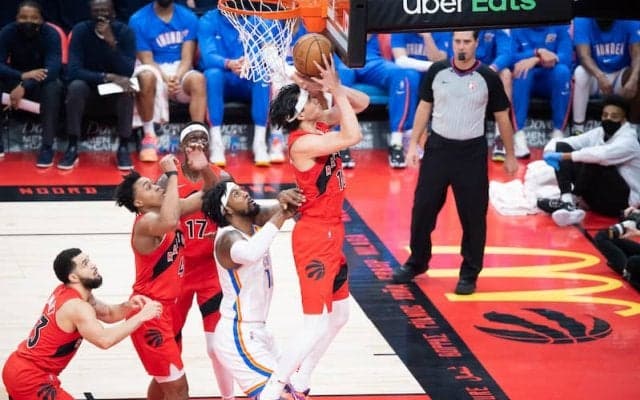 サンダーがラプターズの猛追を振り切り辛勝…渡邊雄太は18分4得点3アシストの献身的な働き