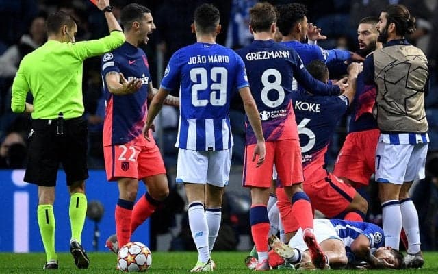 イエロー4枚レッド4枚、ラリアットに肘打ち…ポルトとアトレティコの一戦が乱闘に発展