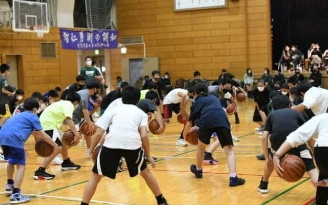 “学び”を体験する実践学園の小学生向け無料クリニック