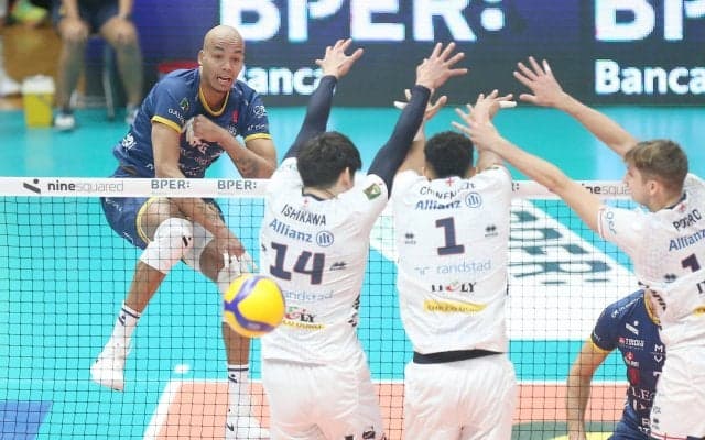 石川祐希のミラノ　モデナにストレートで敗れる