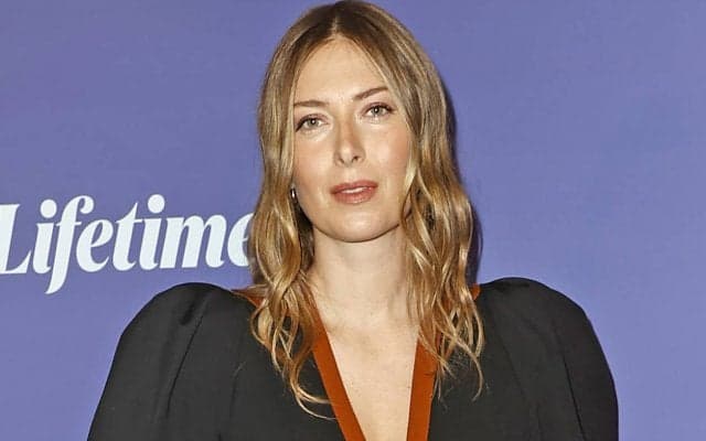 シャラポワがドレス姿を披露。「なんて美しいんだ」「とってもラブリー」などファンが次々書き込み