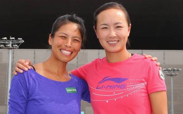 ダブルス名手のスーウェイ、ペンとの思い出の品をピカピカに磨き上げる