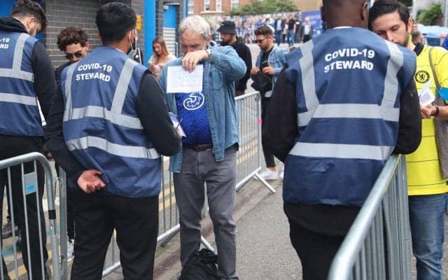 「マスク等の着用を義務化」クラスター発生、「オミクロン株」流行のプレミアリーグが感染対策を強化