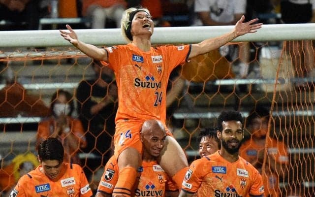 「幸せが溢れてる！」清水FW藤本憲明が“アイスタ”で4人の娘たちと幸せショット「全員おおはしゃぎ」