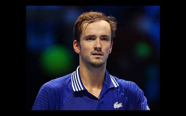 メド、ラケット出品で資金寄付