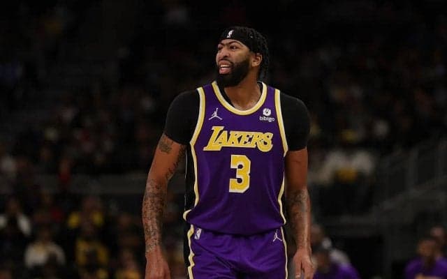 2連戦の2戦目を前に、左膝に”激しい痛み”を感じたデイビスがサンダー戦を欠場