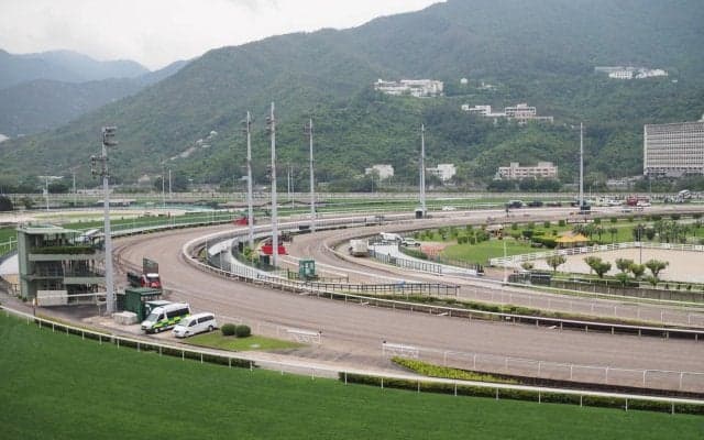 【香港スプリント】4コーナーで4頭が落馬事故 スカイフィールドが勝利